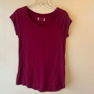Red Camel Short Sleeve Scoop Neck Tee in Deep Berry